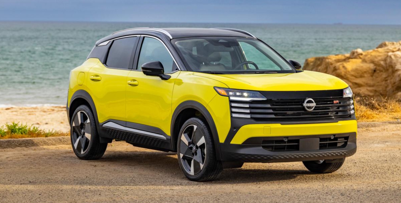 vue latérale avant d'une Nissan Kick 2025