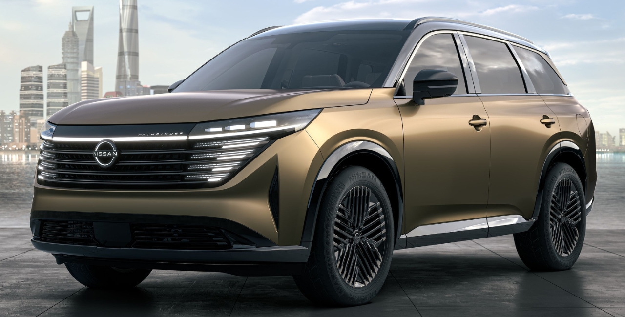 vue latérale avant d'une Nissan Pathfinder 2025