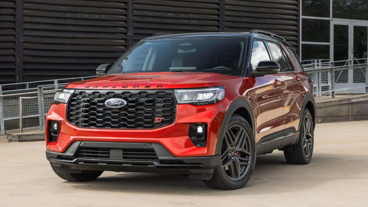 vue latérale avant d'un Nissan Rogue 2025