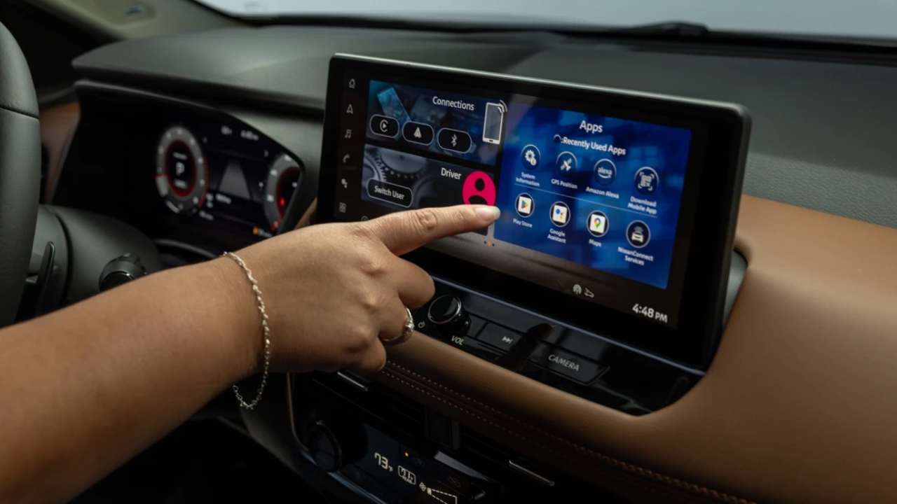 vue du tableau de bord d'une Nissan Rogue 2025