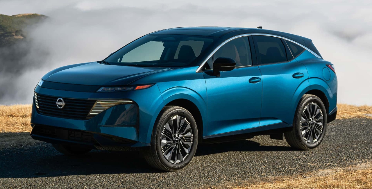 vue latérale avant d'une Nissan Murano 2025